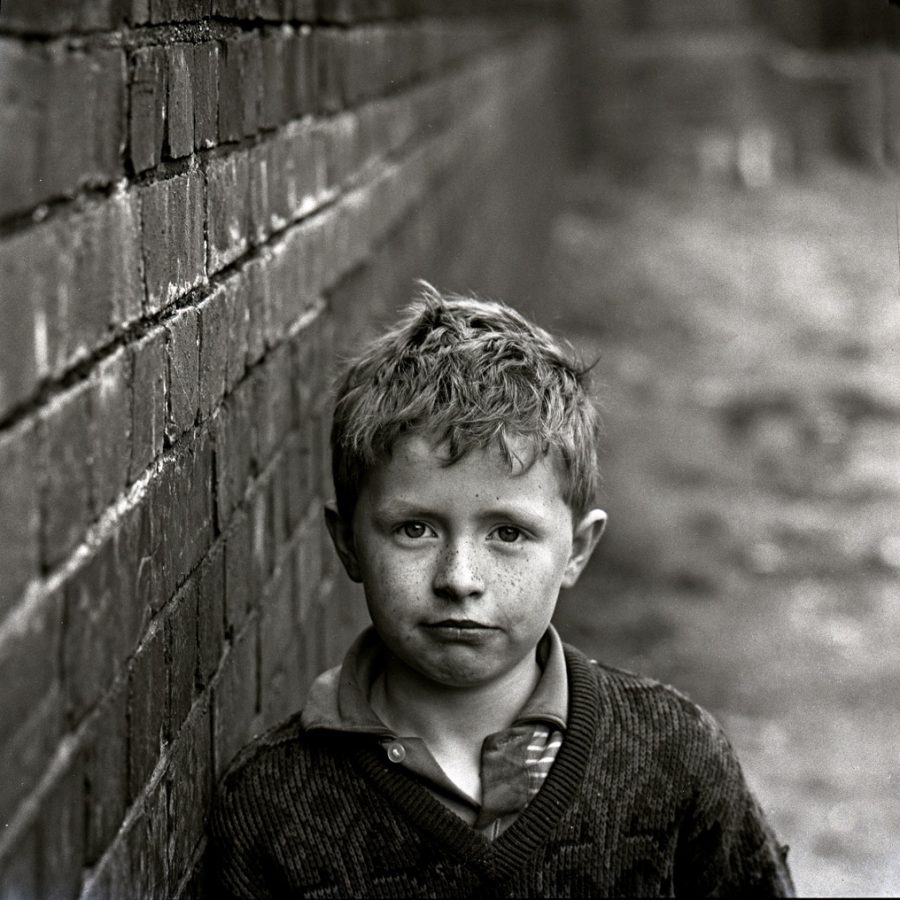 Bambino alla periferia di Londra, 1969